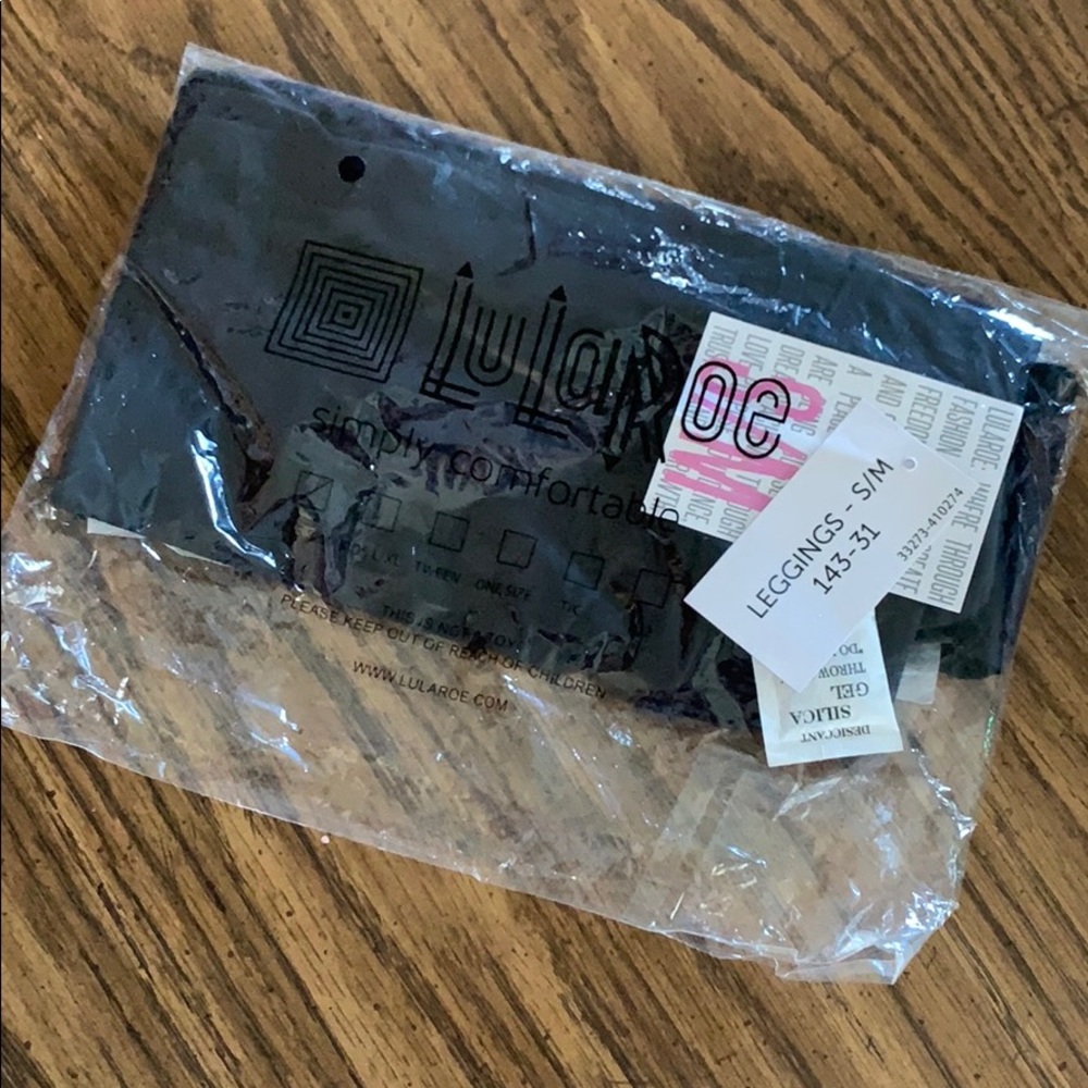 Kids S/M Solid Black Leggings BNWT